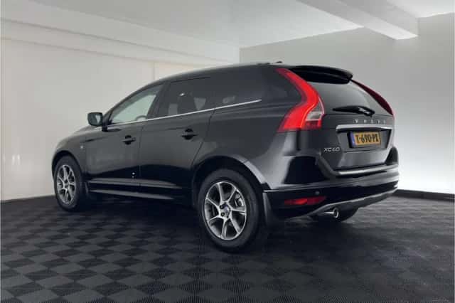 Volvo XC60 (2015) thumbnail 5