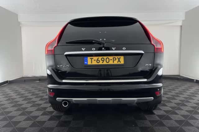 Volvo XC60 (2015) thumbnail 6