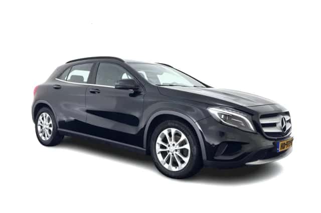 Mercedes-Benz GLA-Klasse (2015) thumbnail 1