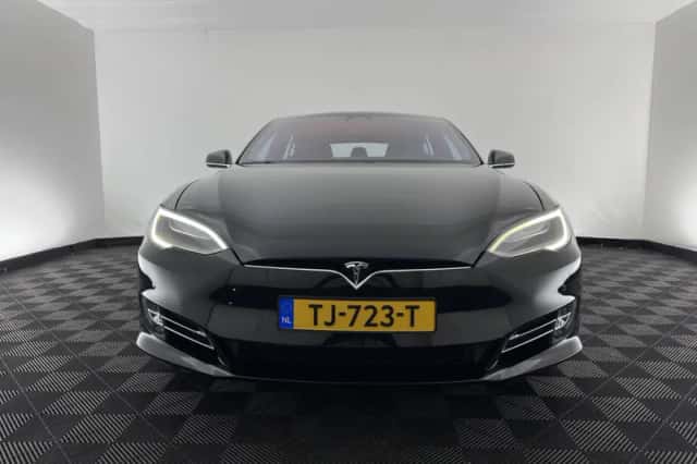 Tesla Model S (2018) thumbnail 3