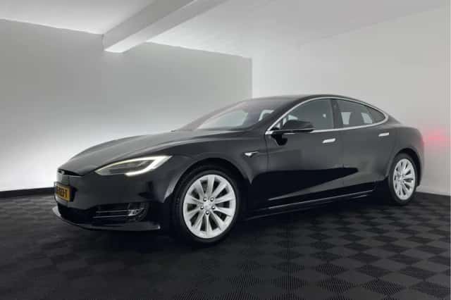 Tesla Model S (2018) thumbnail 4