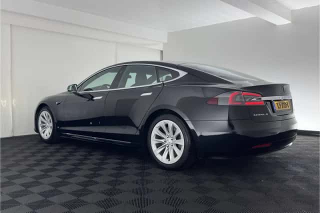 Tesla Model S (2018) thumbnail 5