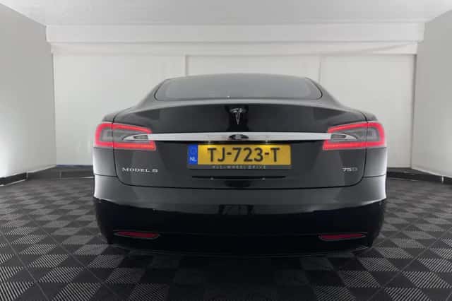Tesla Model S (2018) thumbnail 6