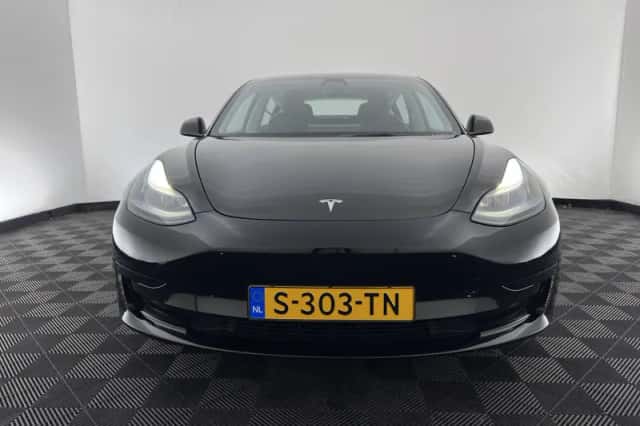 Tesla Model 3 (2023) thumbnail 3