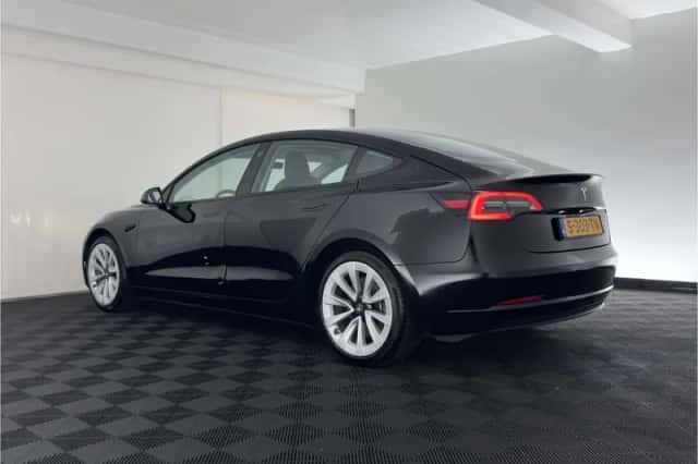 Tesla Model 3 (2023) thumbnail 5