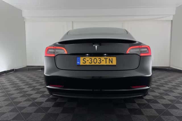 Tesla Model 3 (2023) thumbnail 6