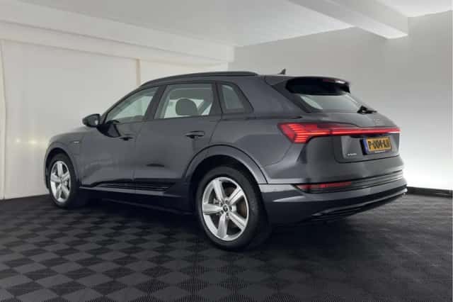 Audi e-tron (2022) thumbnail 5