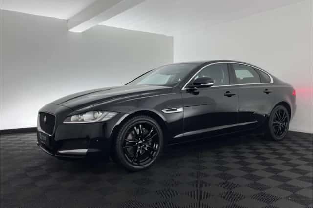 Jaguar XF (2019) thumbnail 4