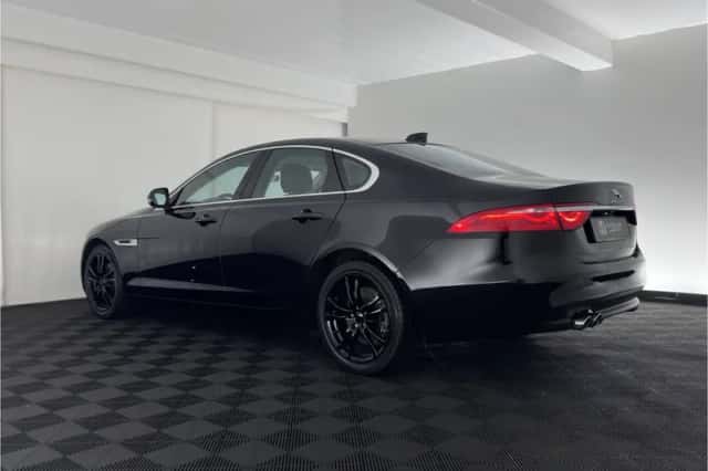 Jaguar XF (2019) thumbnail 5