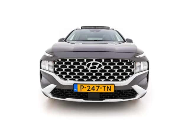 Hyundai Santa Fe (2022) thumbnail 3