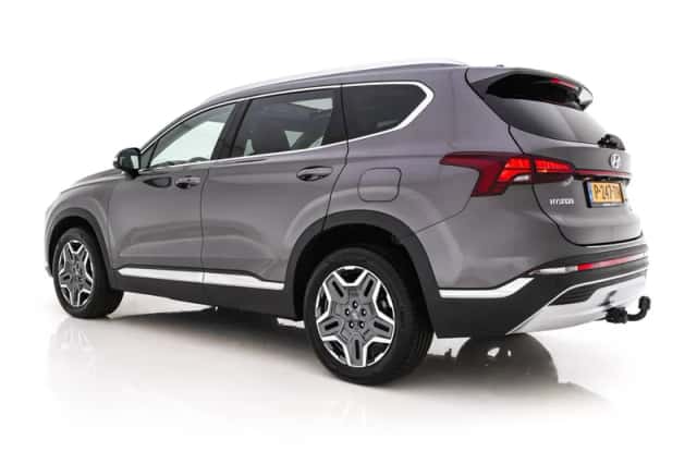 Hyundai Santa Fe (2022) thumbnail 5