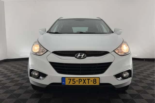Hyundai ix35 (2011) thumbnail 3