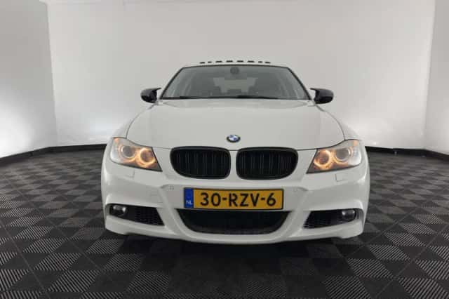 BMW 3-Serie (2010) thumbnail 3
