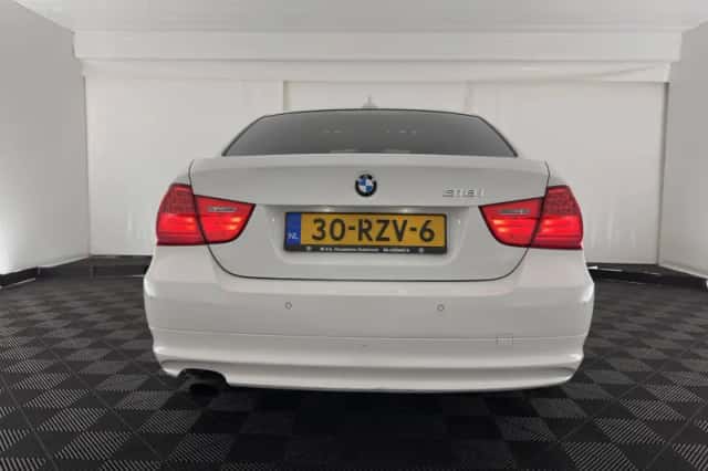 BMW 3-Serie (2010) thumbnail 6