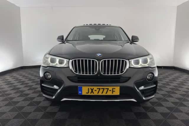 BMW X4 (2016) thumbnail 3