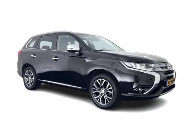 Mitsubishi Outlander (2015) thumbnail 1