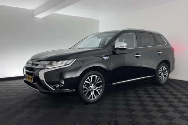 Mitsubishi Outlander (2015) thumbnail 4
