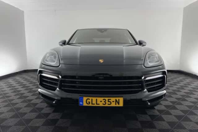 Porsche Cayenne Coupé (2022) thumbnail 3