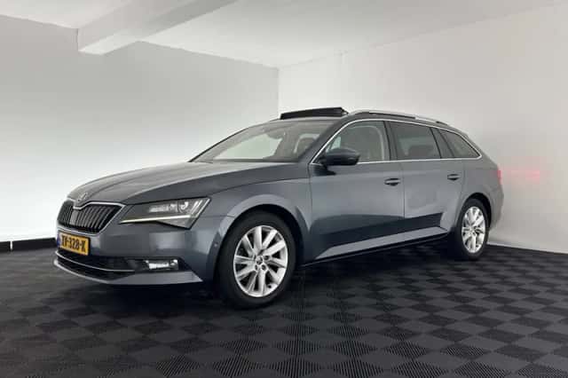 Škoda Superb (2018) thumbnail 3