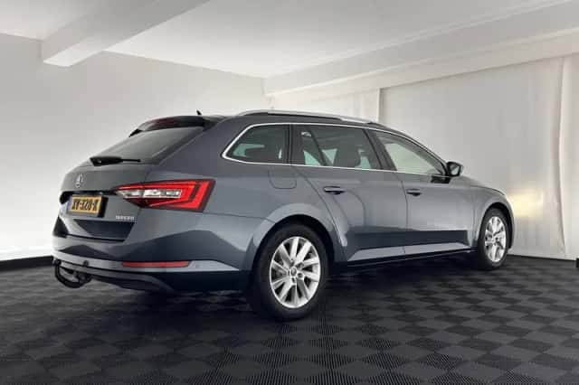 Škoda Superb (2018) thumbnail 6