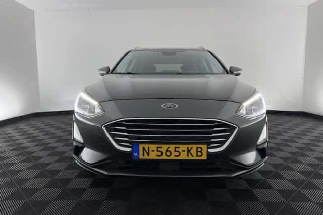 Ford Focus (2021) thumbnail 3
