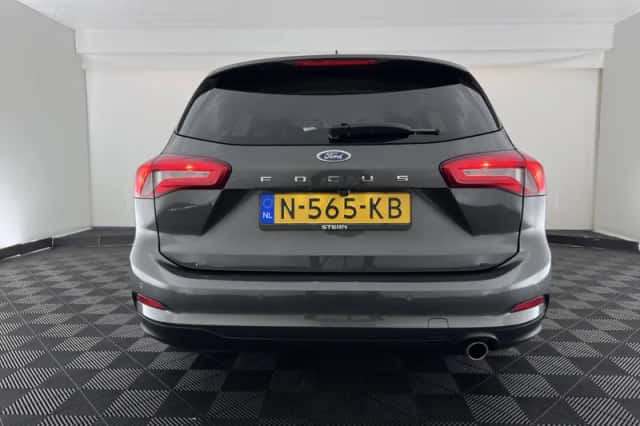 Ford Focus (2021) thumbnail 6