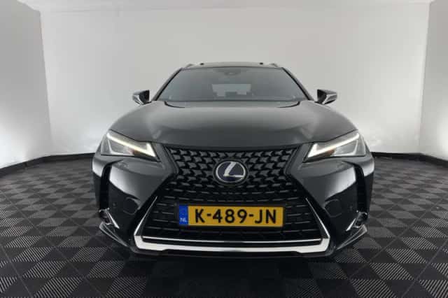 Lexus UX (2020) thumbnail 3