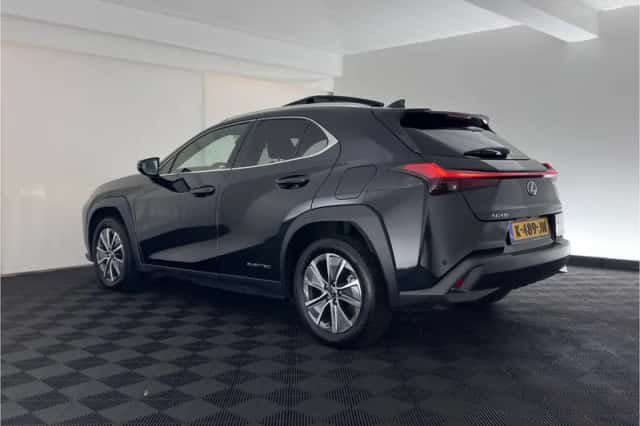 Lexus UX (2020) thumbnail 5