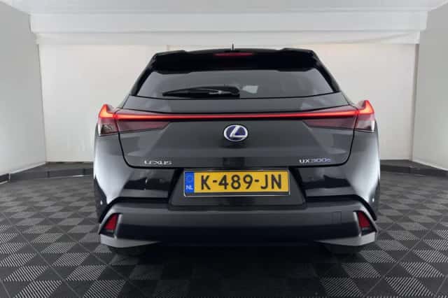 Lexus UX (2020) thumbnail 6