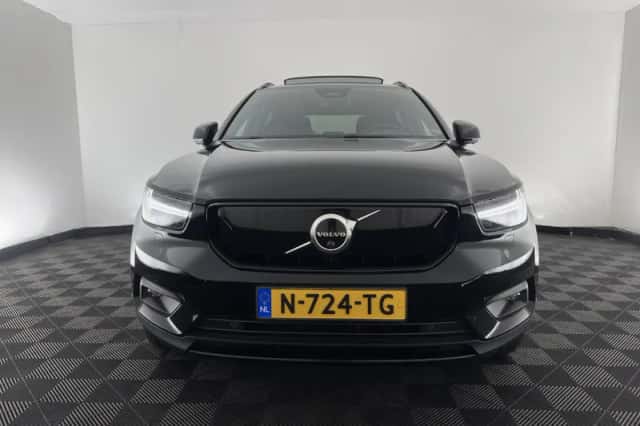 Volvo XC40 (2021) thumbnail 3