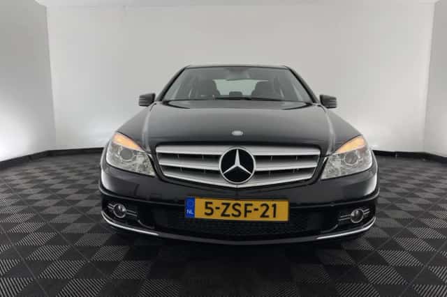 Mercedes-Benz C-Klasse (2011) thumbnail 3
