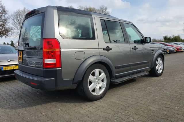 Land Rover Discovery (2009) thumbnail 6