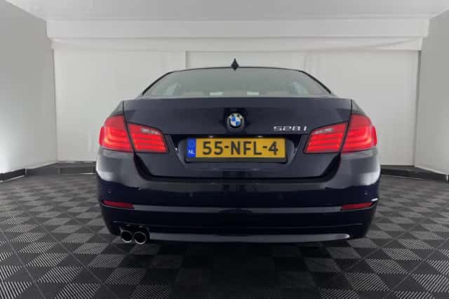 BMW 5-Serie (2010) thumbnail 6