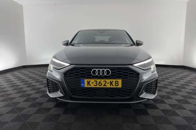 Audi A3 (2021) thumbnail 3
