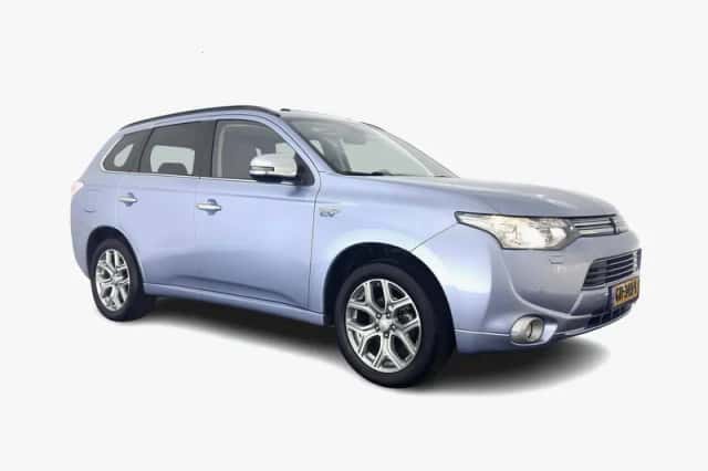 Mitsubishi Outlander (2015) thumbnail 1