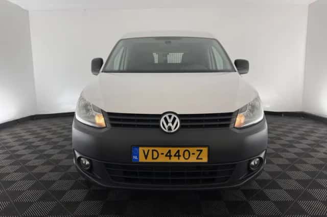 Volkswagen Caddy (2013) thumbnail 3