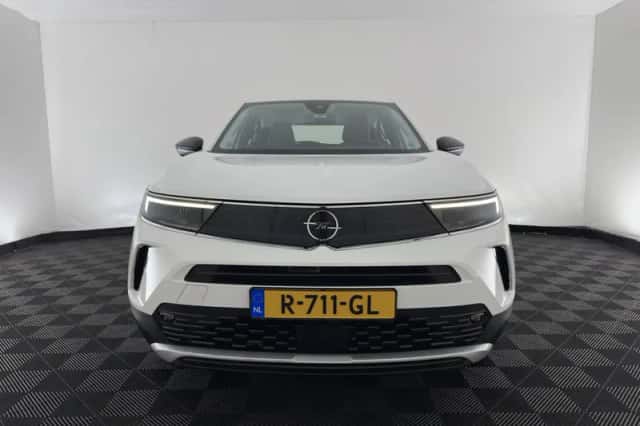 Opel Mokka-e (2022) thumbnail 3