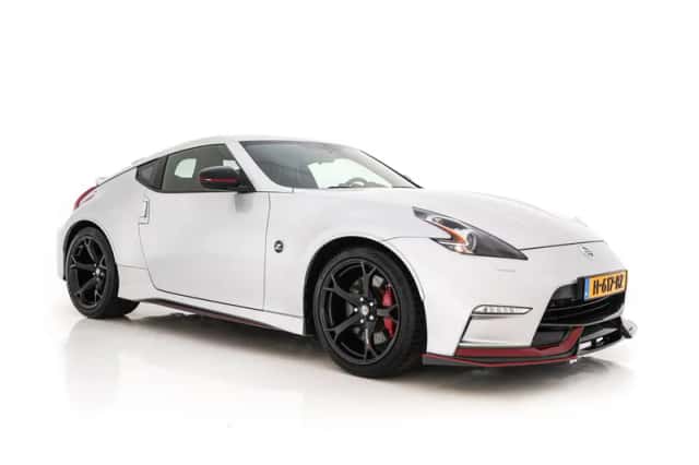 Nissan 370z (2016) thumbnail 1