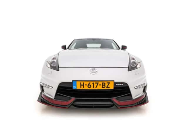 Nissan 370z (2016) thumbnail 3