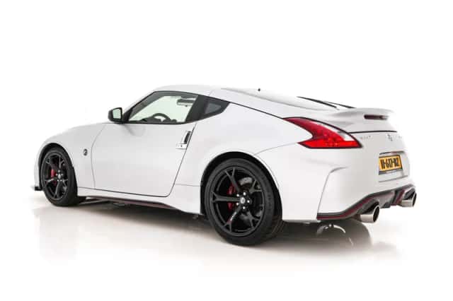 Nissan 370z (2016) thumbnail 5