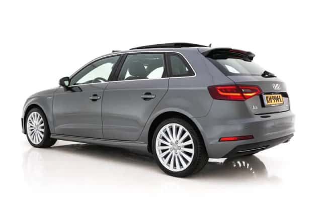 Audi A3 (2015) thumbnail 5