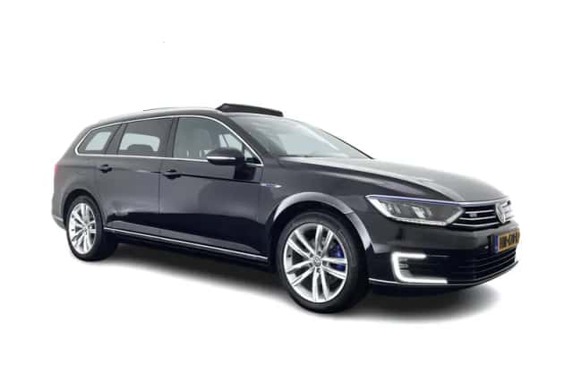 Volkswagen Passat (2015) thumbnail 1