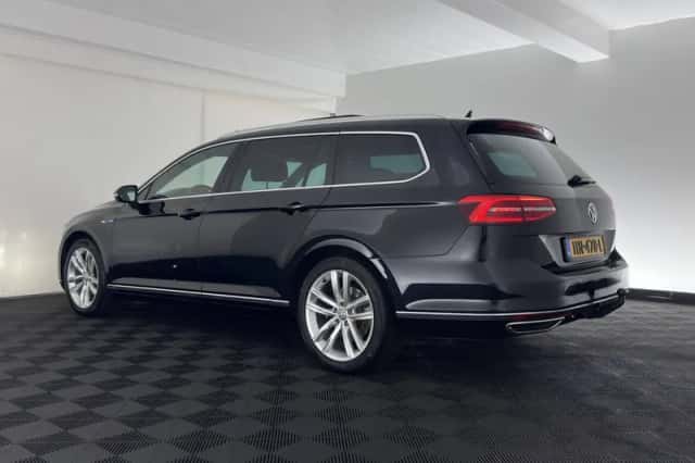 Volkswagen Passat (2015) thumbnail 5