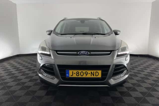 Ford Kuga (2014) thumbnail 3