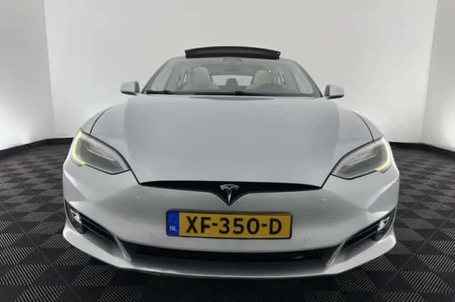 Tesla Model S (2018) thumbnail 3