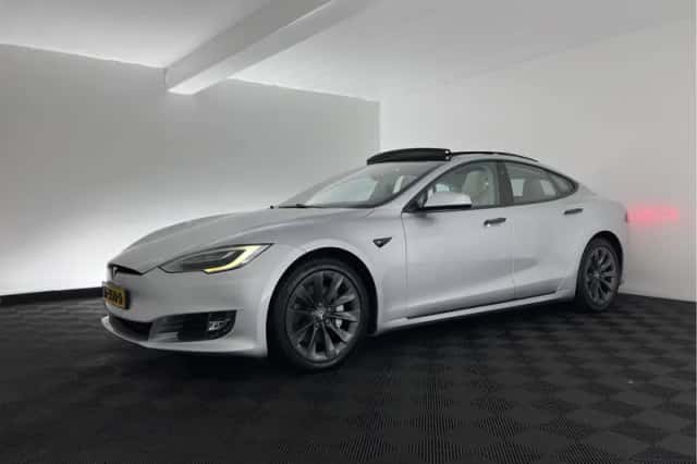 Tesla Model S (2018) thumbnail 4