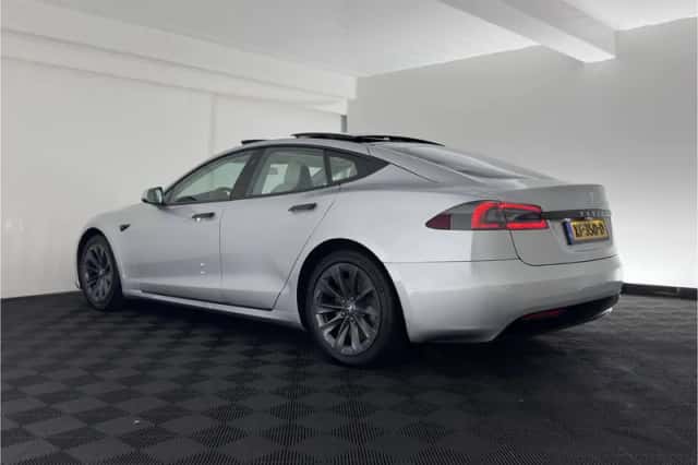 Tesla Model S (2018) thumbnail 5