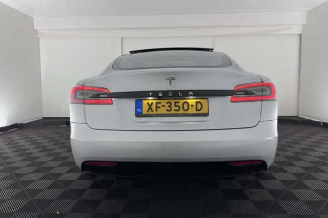 Tesla Model S (2018) thumbnail 6