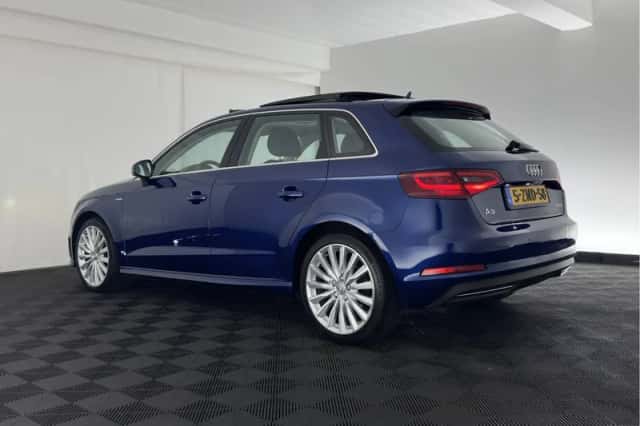 Audi A3 (2015) thumbnail 5