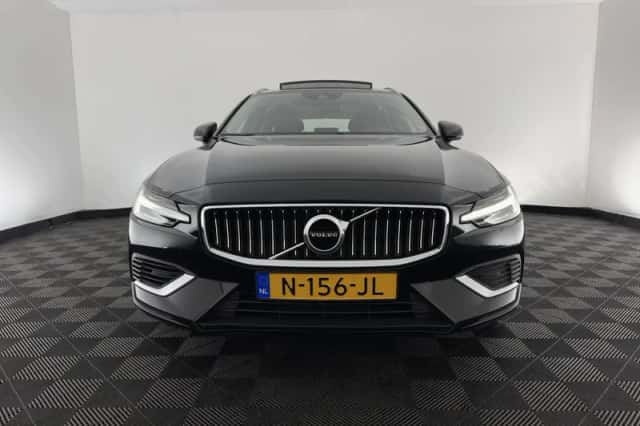 Volvo V60 (2021) thumbnail 3